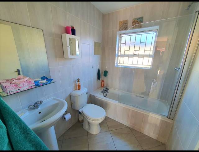1 BEDROOM APARTMENT TO LET IN TOWNSEND ESTATE